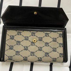 La Verona wallet, new never used.